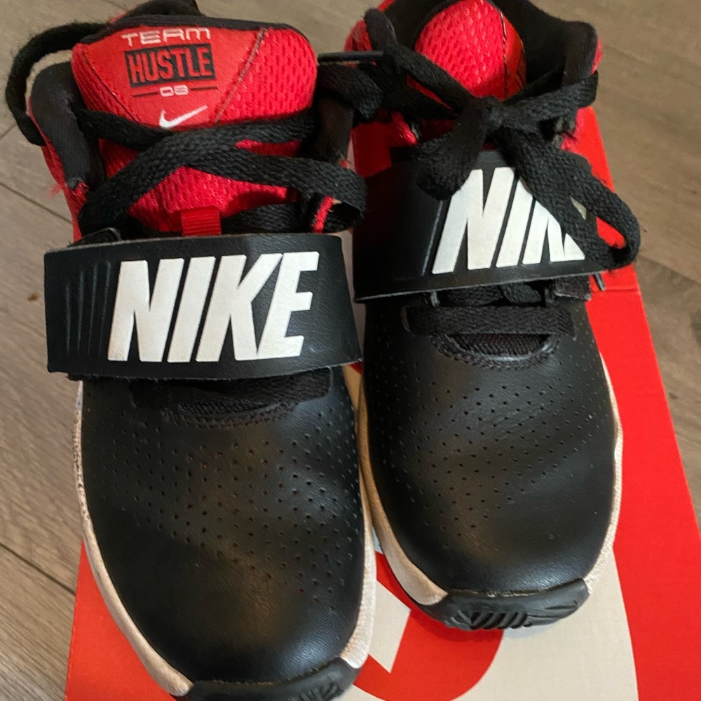 Nike : boy Nikes